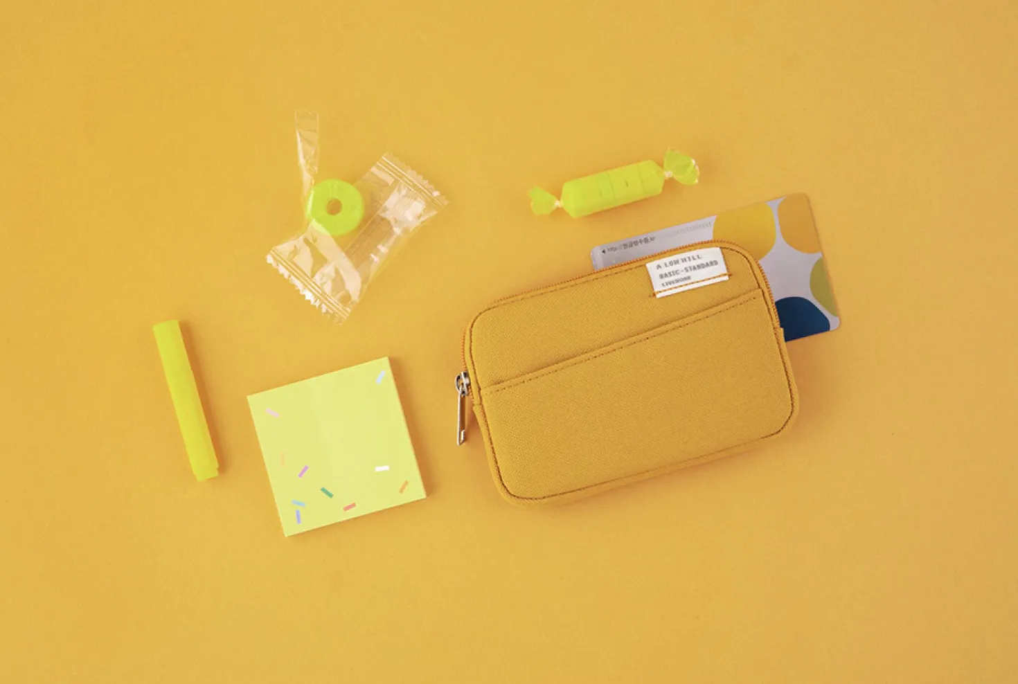 A Low Hill Basic Card Pouch
