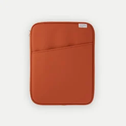 A Low Hill Basic 13 in. Pouch