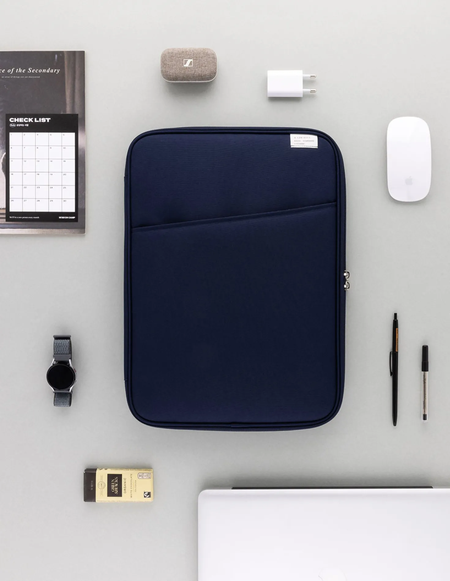 A Low Hill Basic 15 in. Pouch
