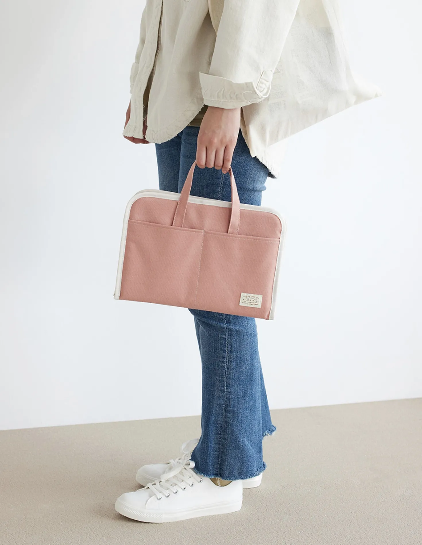 A Low Hill Stitch Tablet Tote