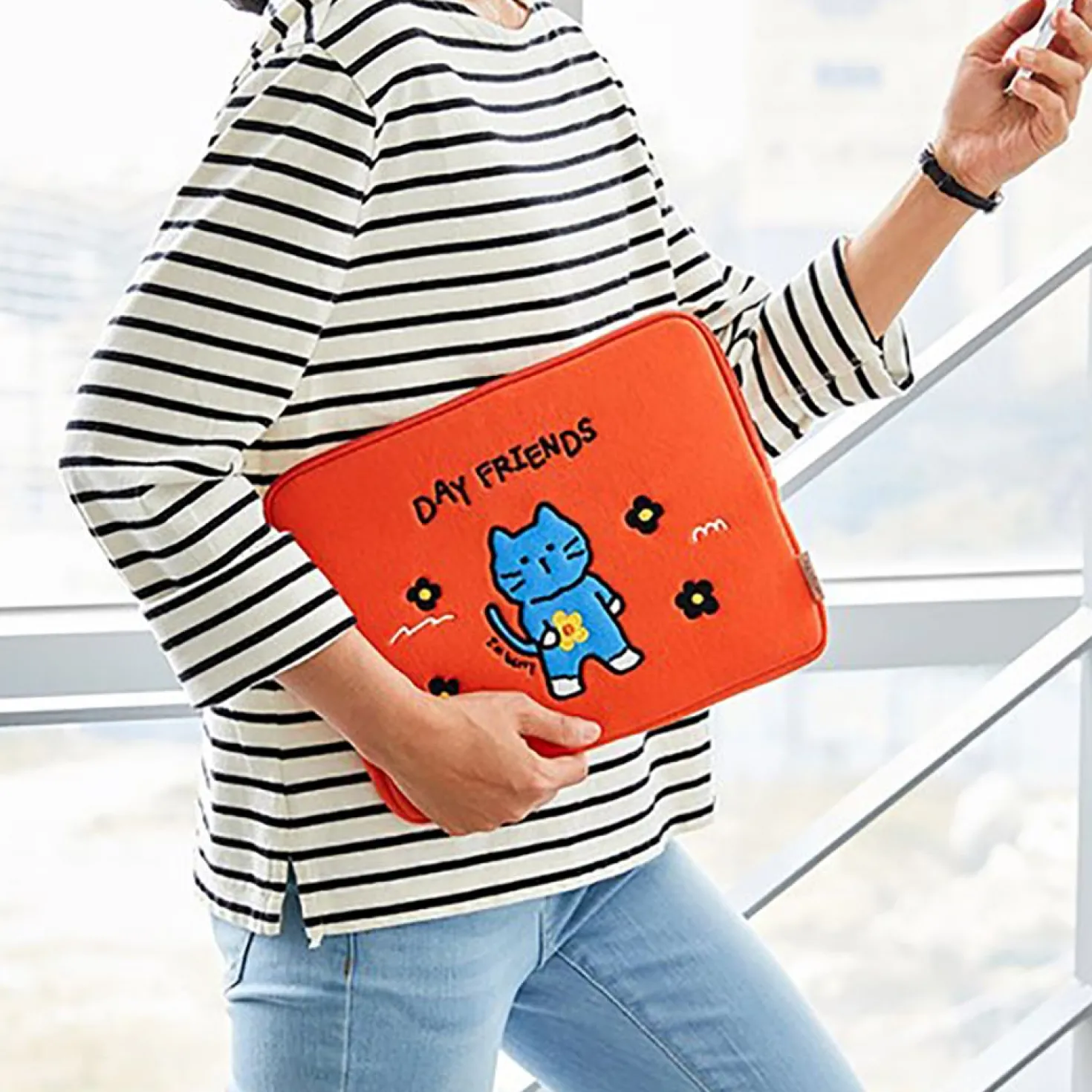 Ardium 11 in. Tablet Pouch