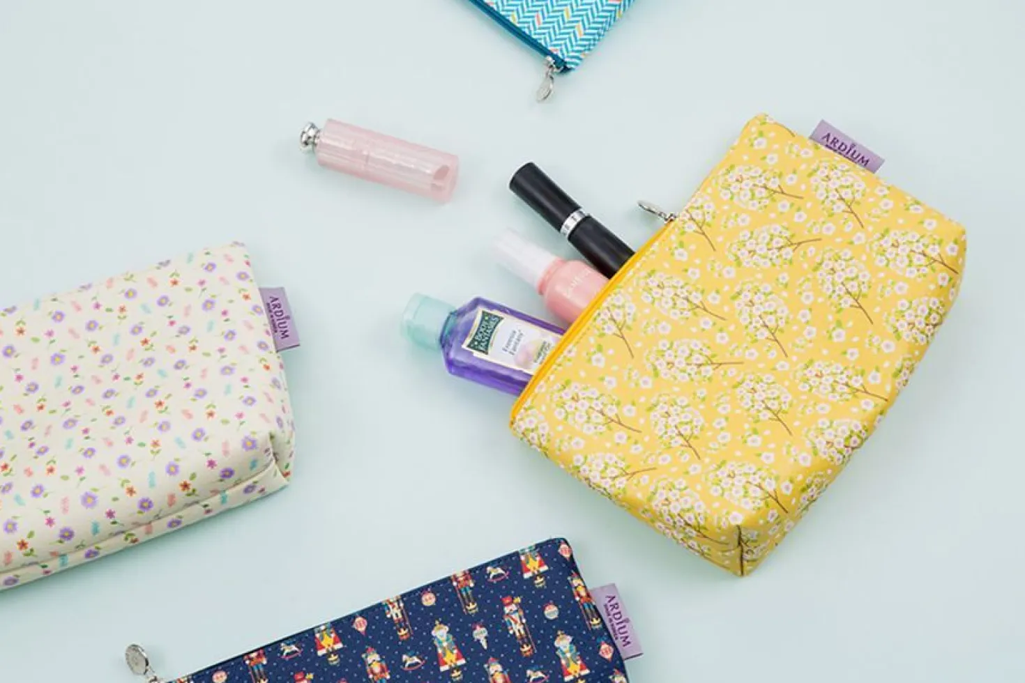 Ardium Triangle Pattern Pouch