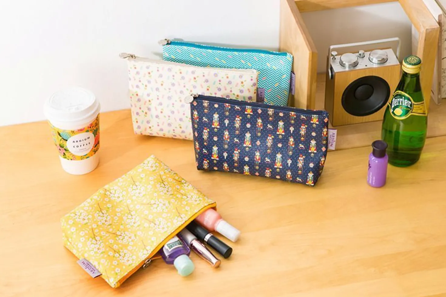 Ardium Triangle Pattern Pouch