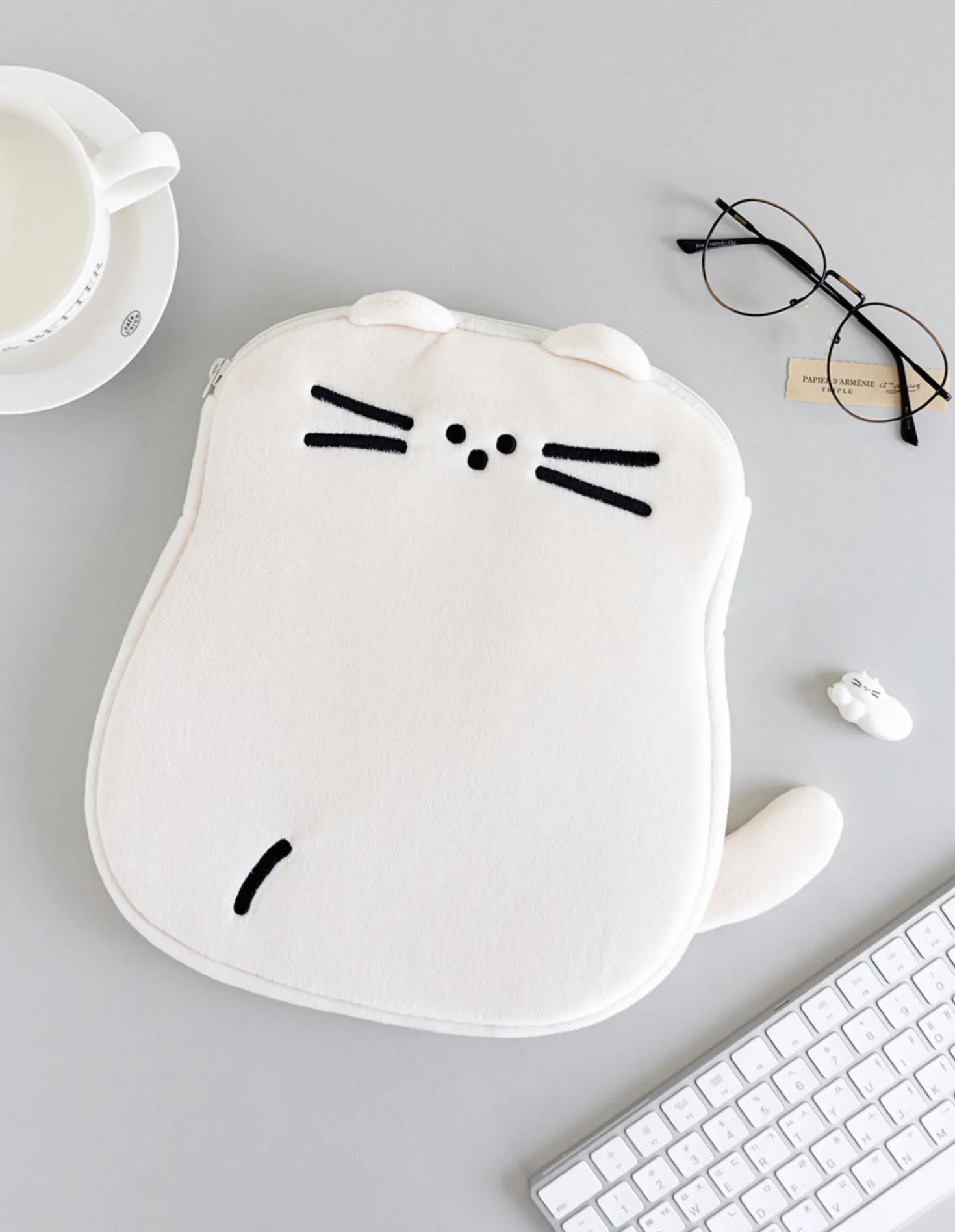 Cat Loaf 11 in. Tablet Pouch