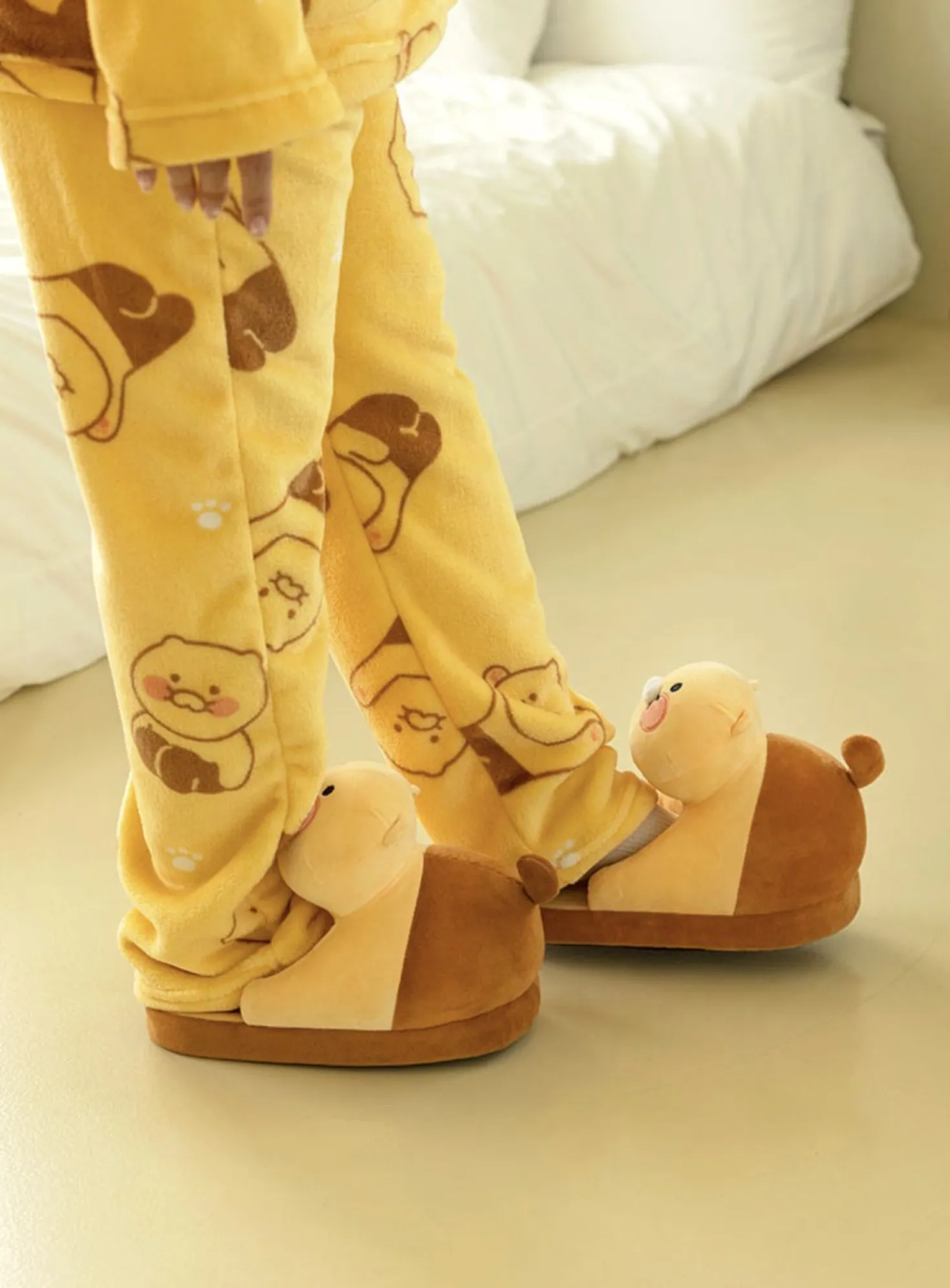 Choonsik Hug Fluffy Slippers
