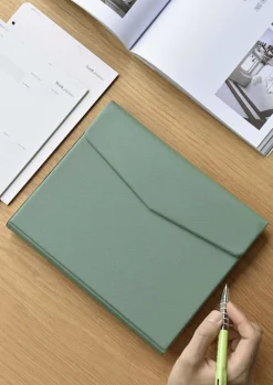 Classy Gentle 20 Ring A5 Binder Clutch