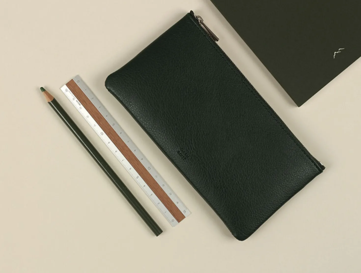 Dash and Dot Slim Pouch