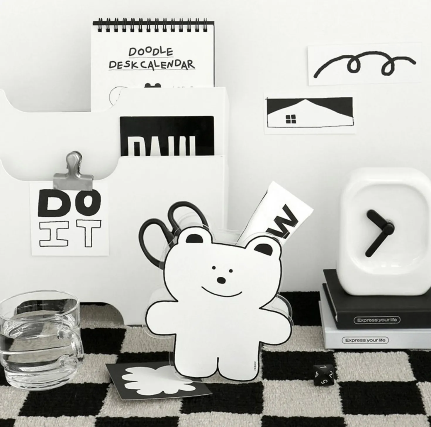Doodle Acrylic Pen Holder