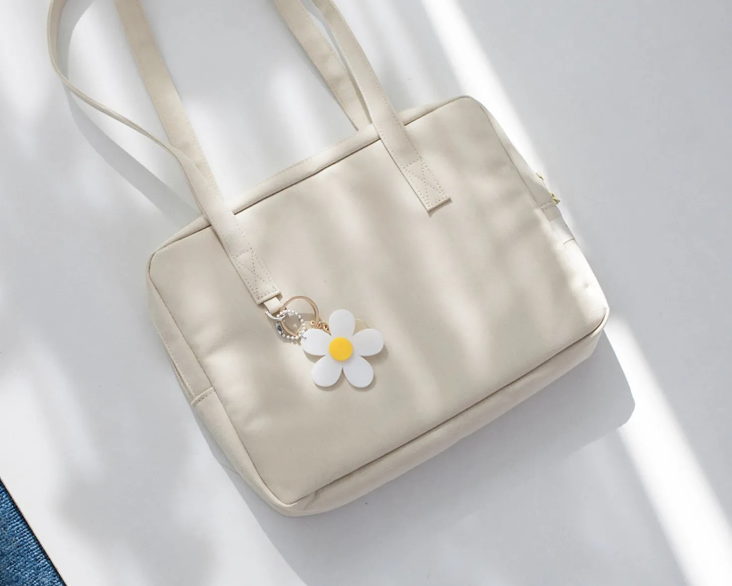 Essential 11 in. Tablet Shoulder Bag