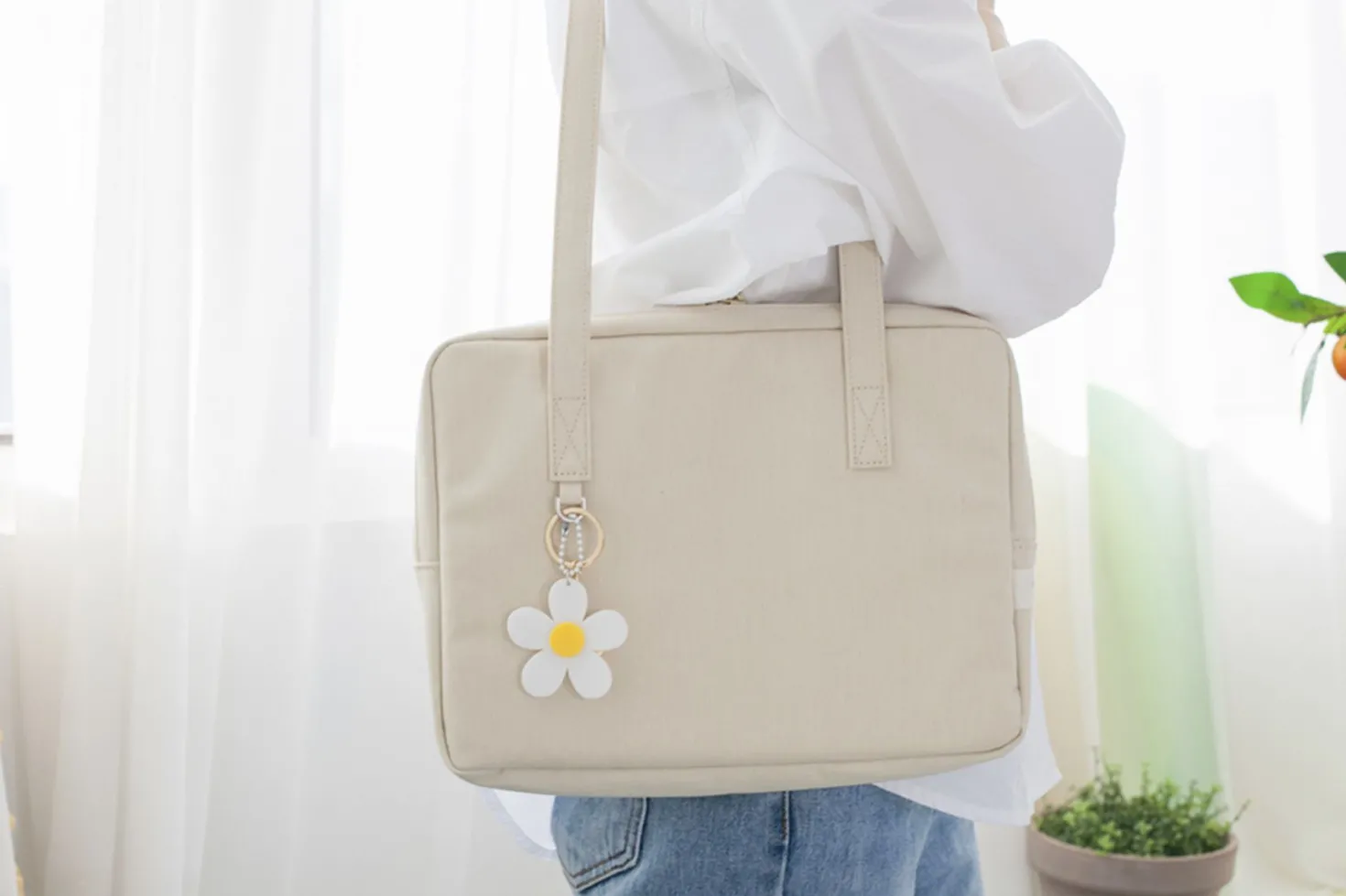 Essential 11 in. Tablet Shoulder Bag