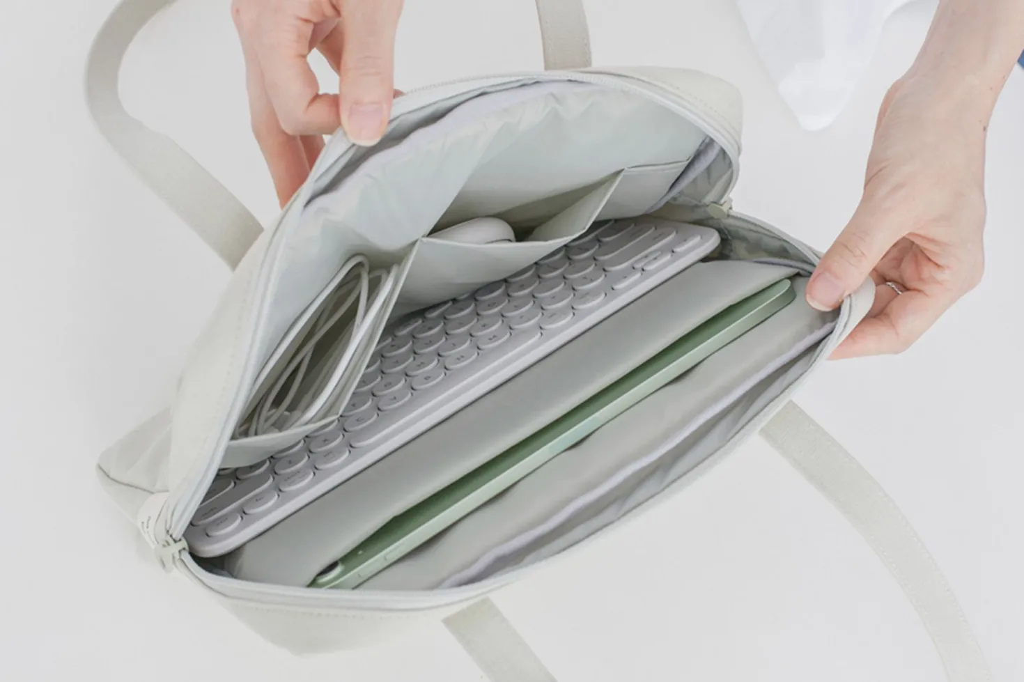 Essential 11 in. Tablet Shoulder Bag