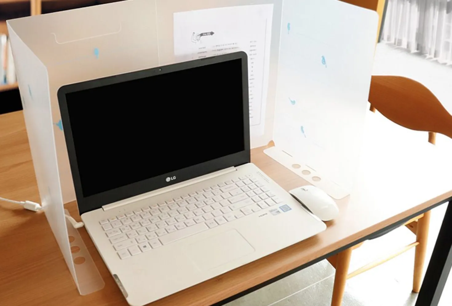 Foldable Desk Partition