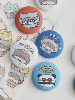 Hodu Girl Button Pin v1