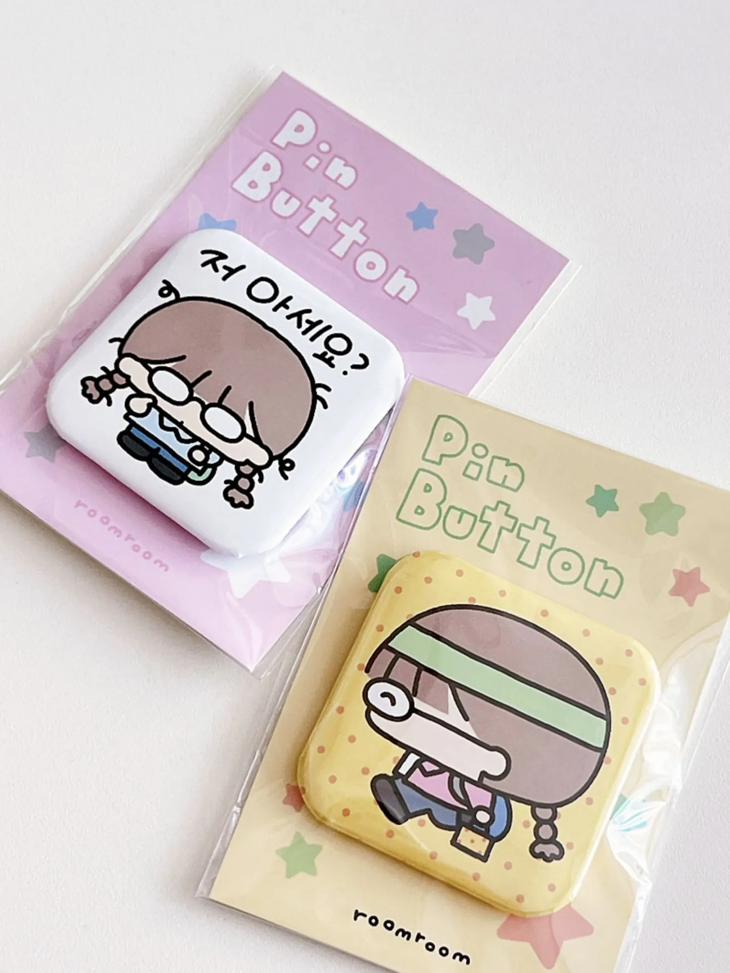 Hodu Girl Square Button Pin