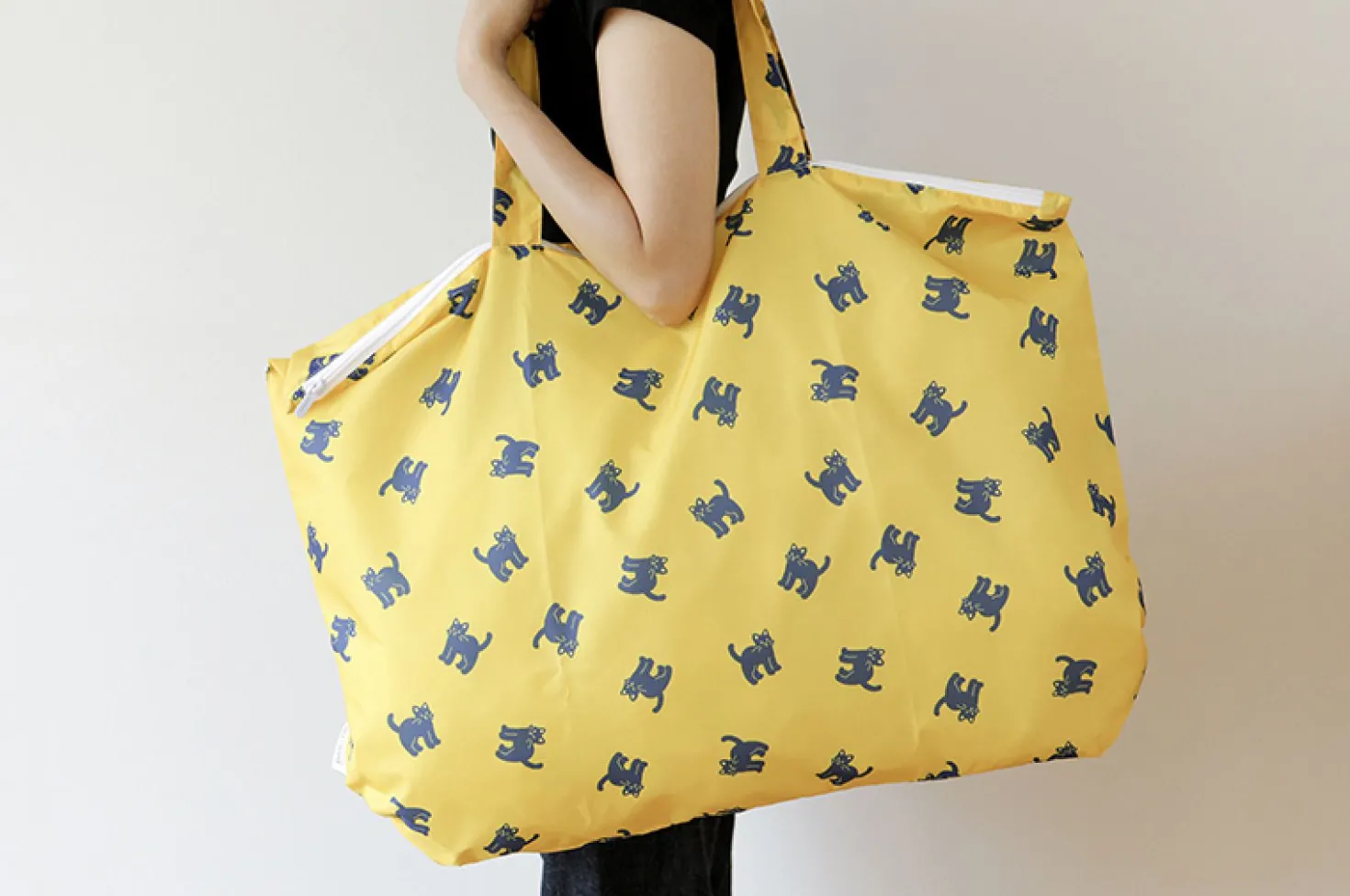 Jumbo Pattern Lightweight Shoulder Bag