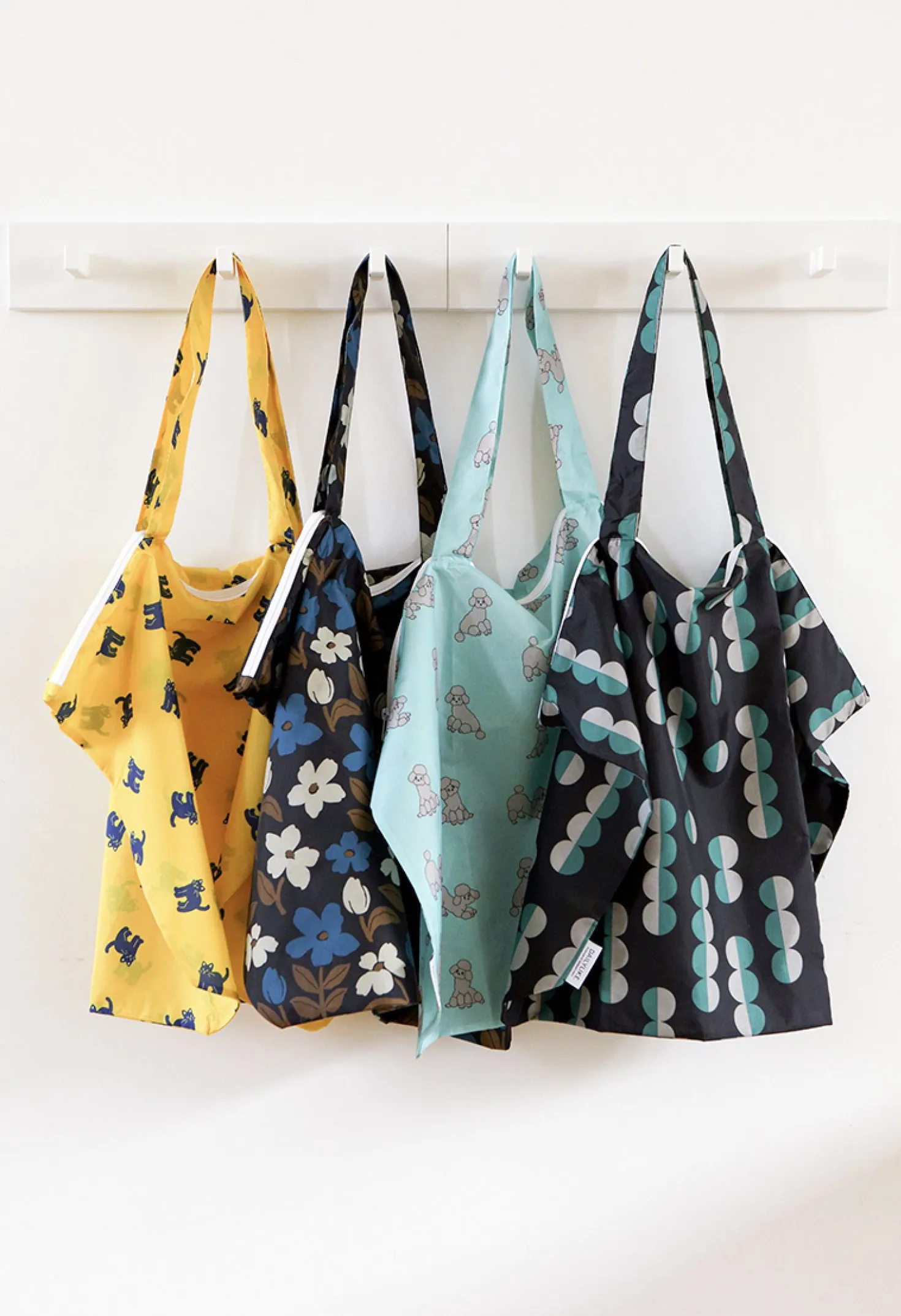 Jumbo Pattern Lightweight Shoulder Bag