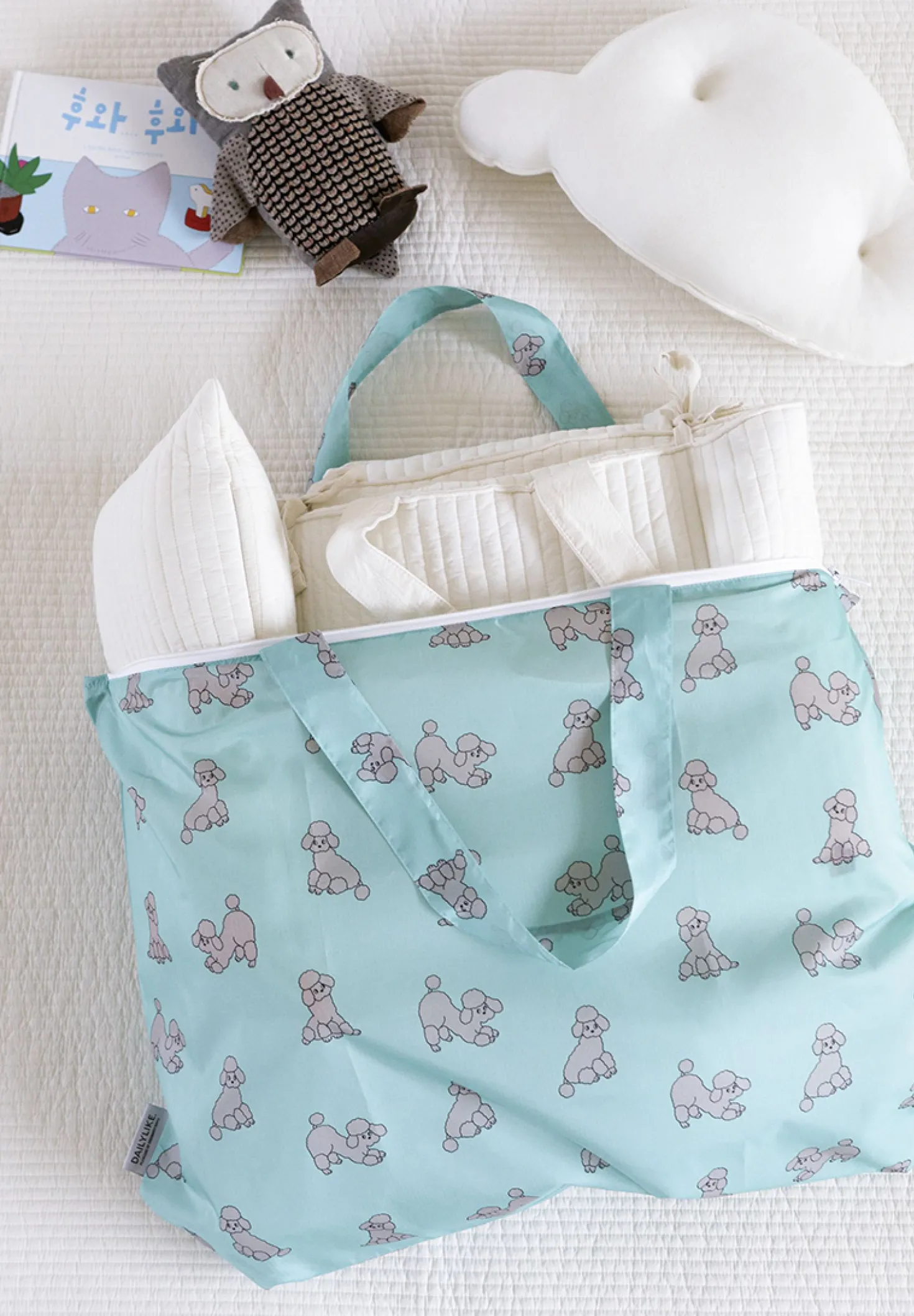 Jumbo Pattern Lightweight Shoulder Bag