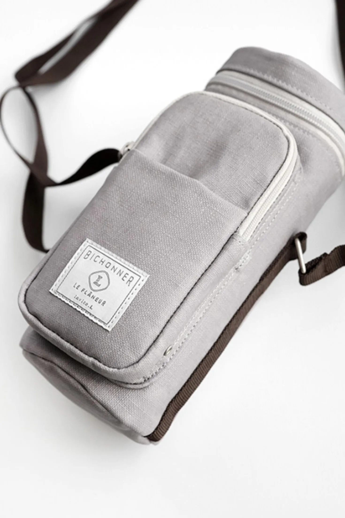 Le Flaneur Bottle Shoulder Pouch