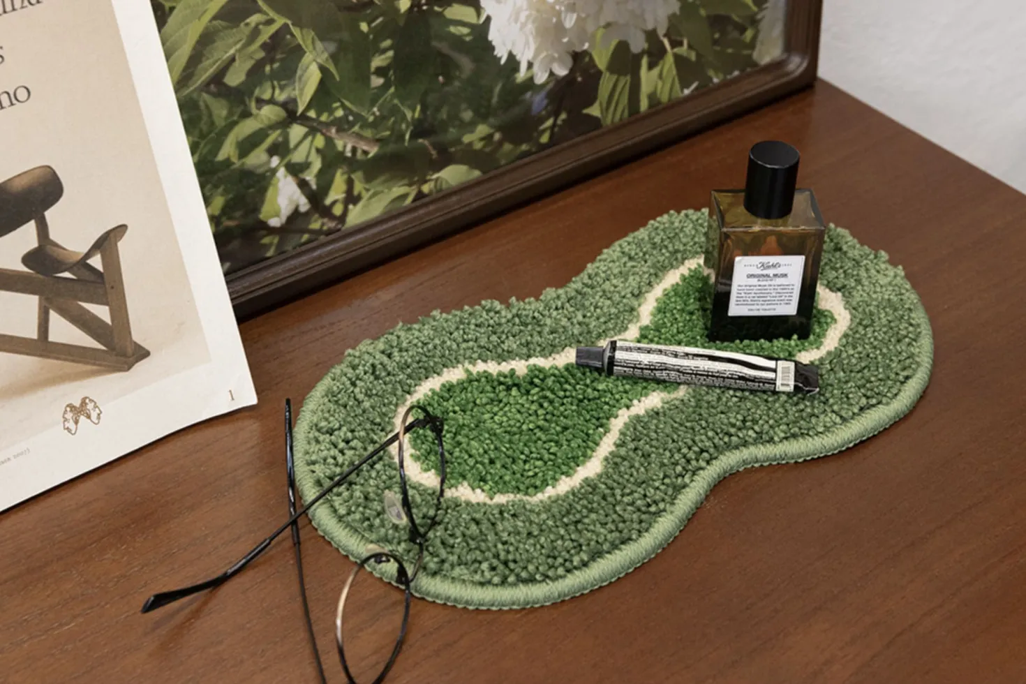 Medium Life & Pieces Point Rug