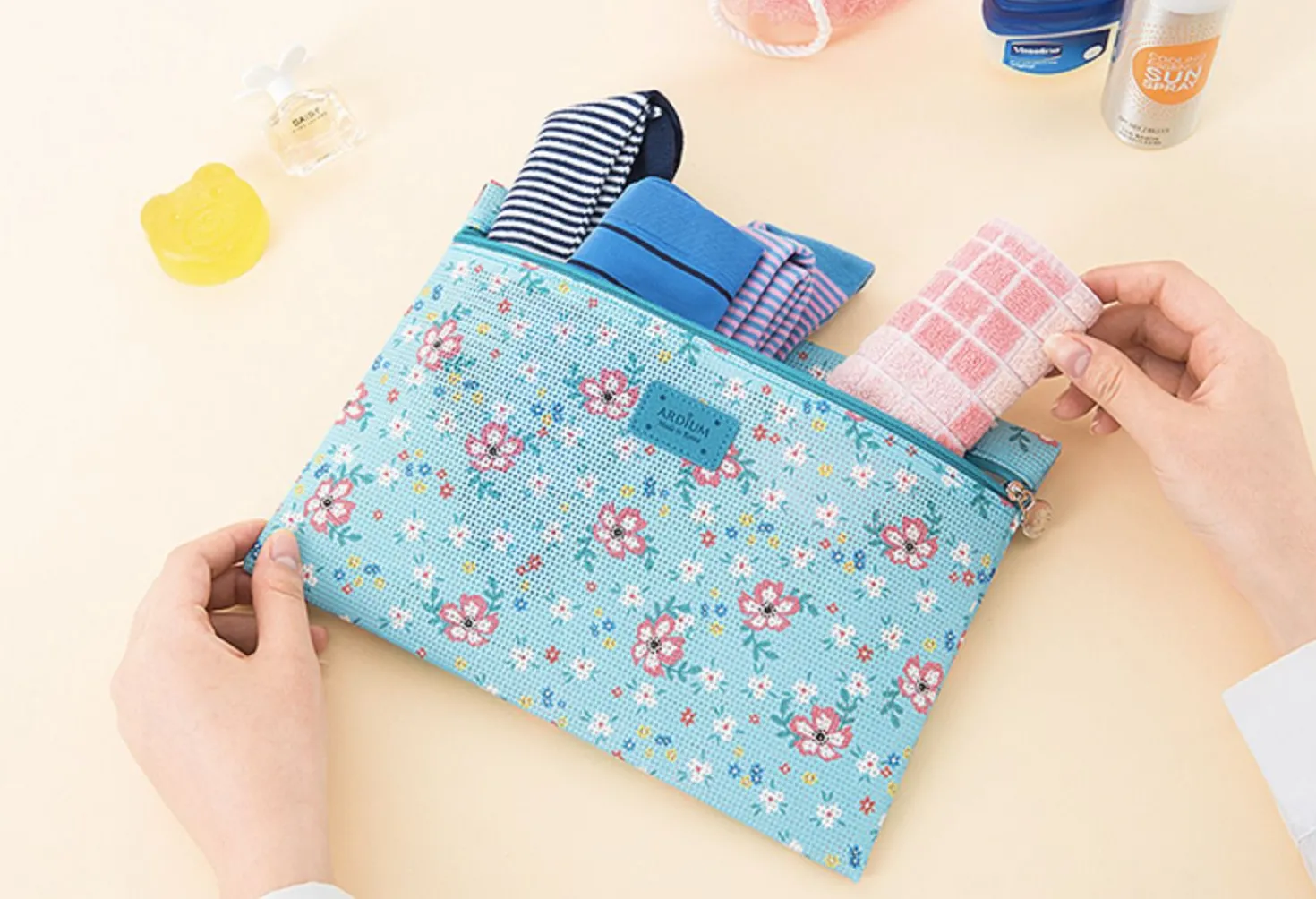 Medium Summer Mesh Flat Pouch