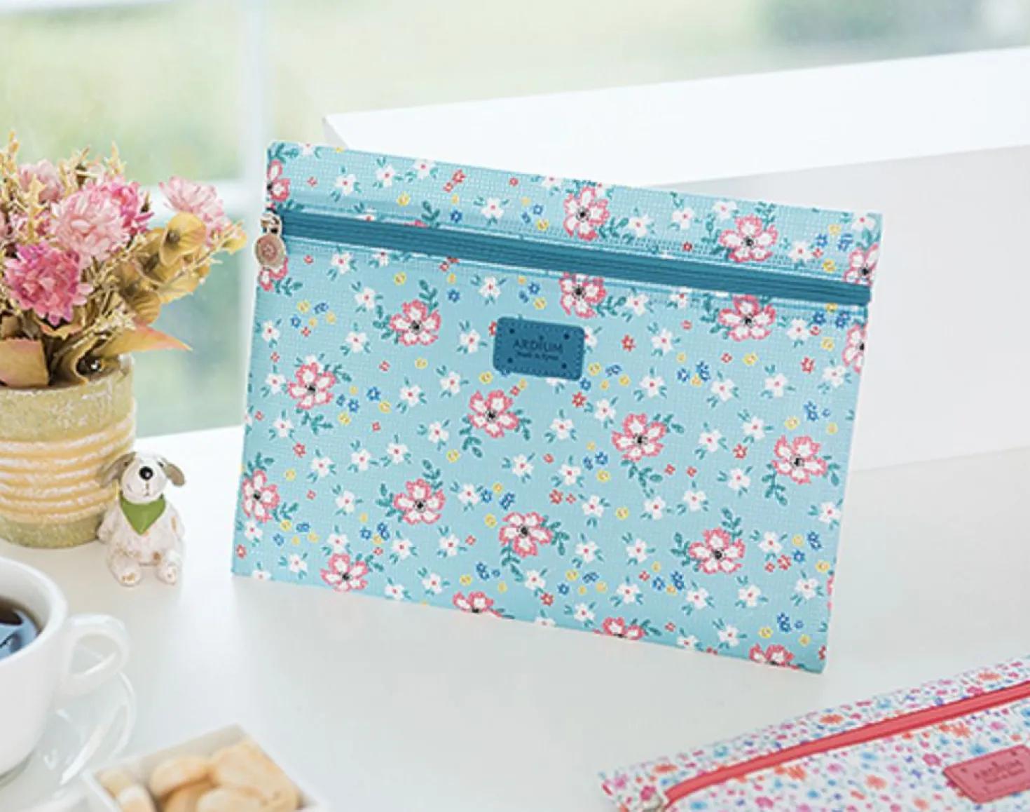 Medium Summer Mesh Flat Pouch