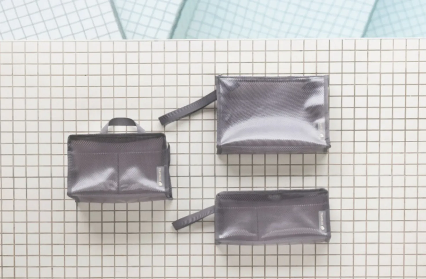 Medium Travelus Cube Mesh Pouch