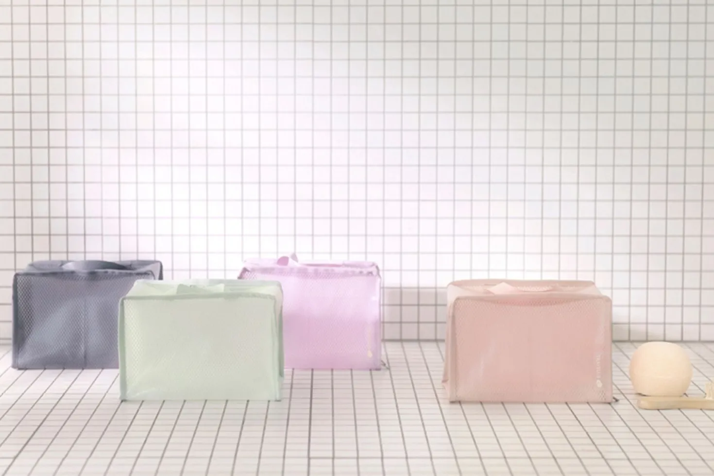 Medium Travelus Cube Mesh Pouch