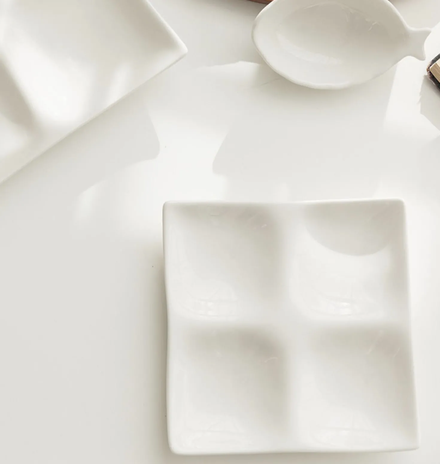 Mild White 4-Section Plate