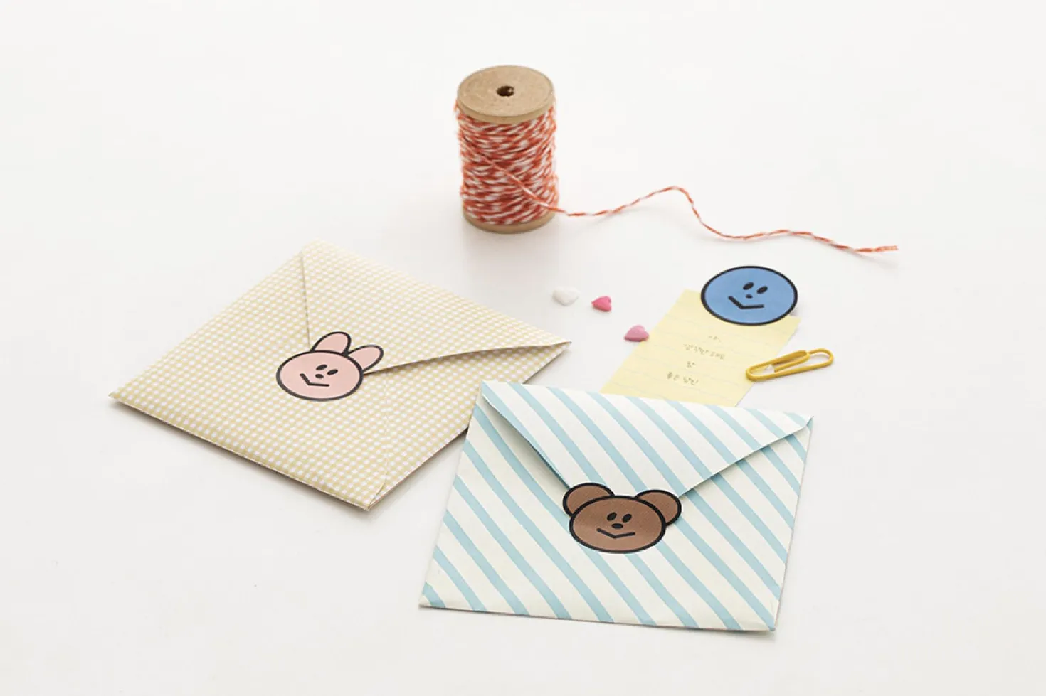 2pcs Point Smile Removable Sticker Set