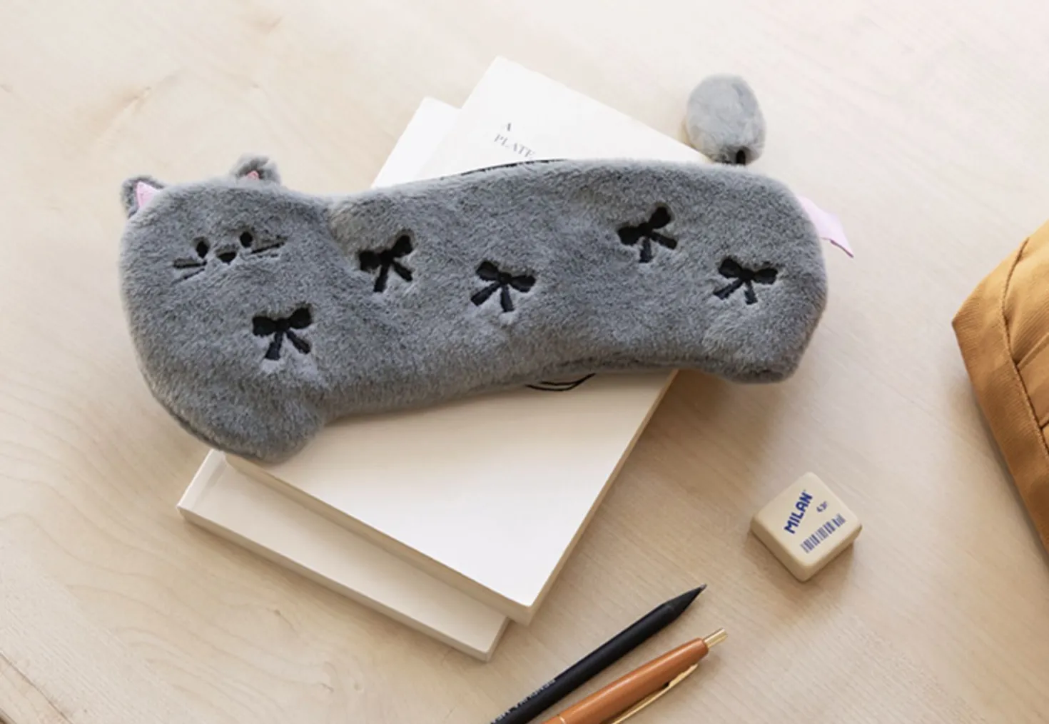 Ribbon Cat Fluffy Pen Pouch