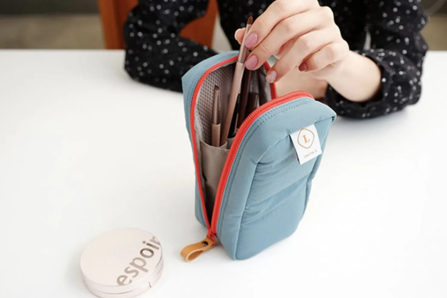 Slim Standing Cosmetic Pouch