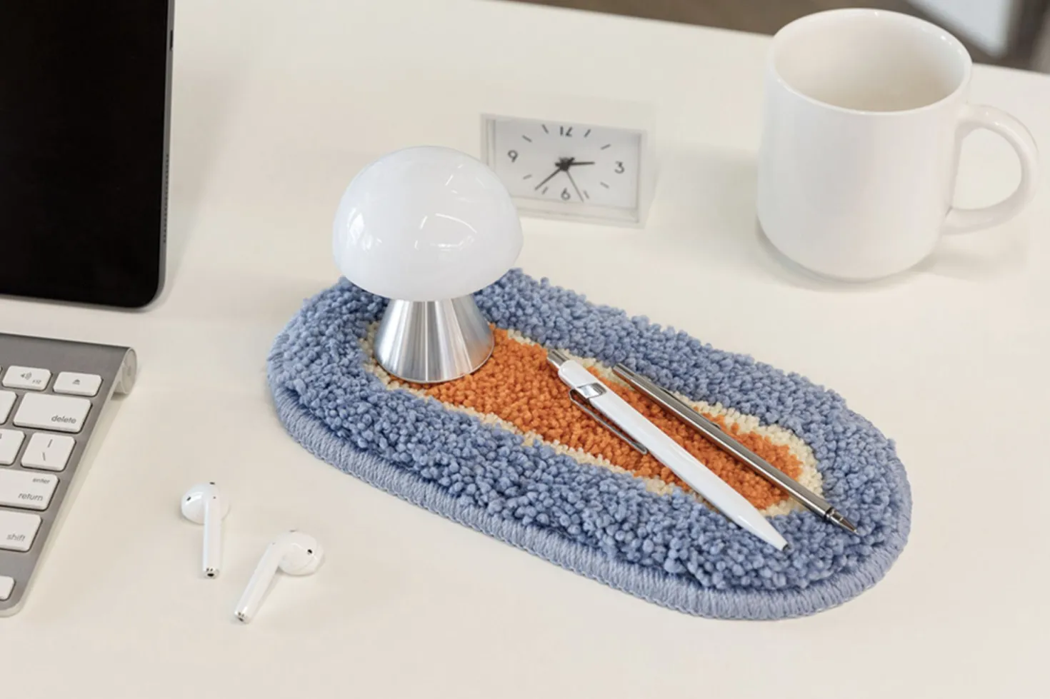 Small Life & Pieces Point Rug