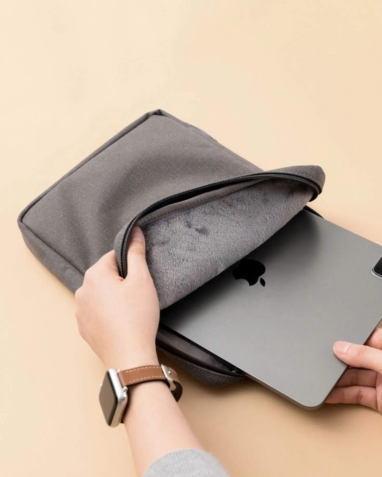Travelus 11 in. Pouch & Screen Cloth Set