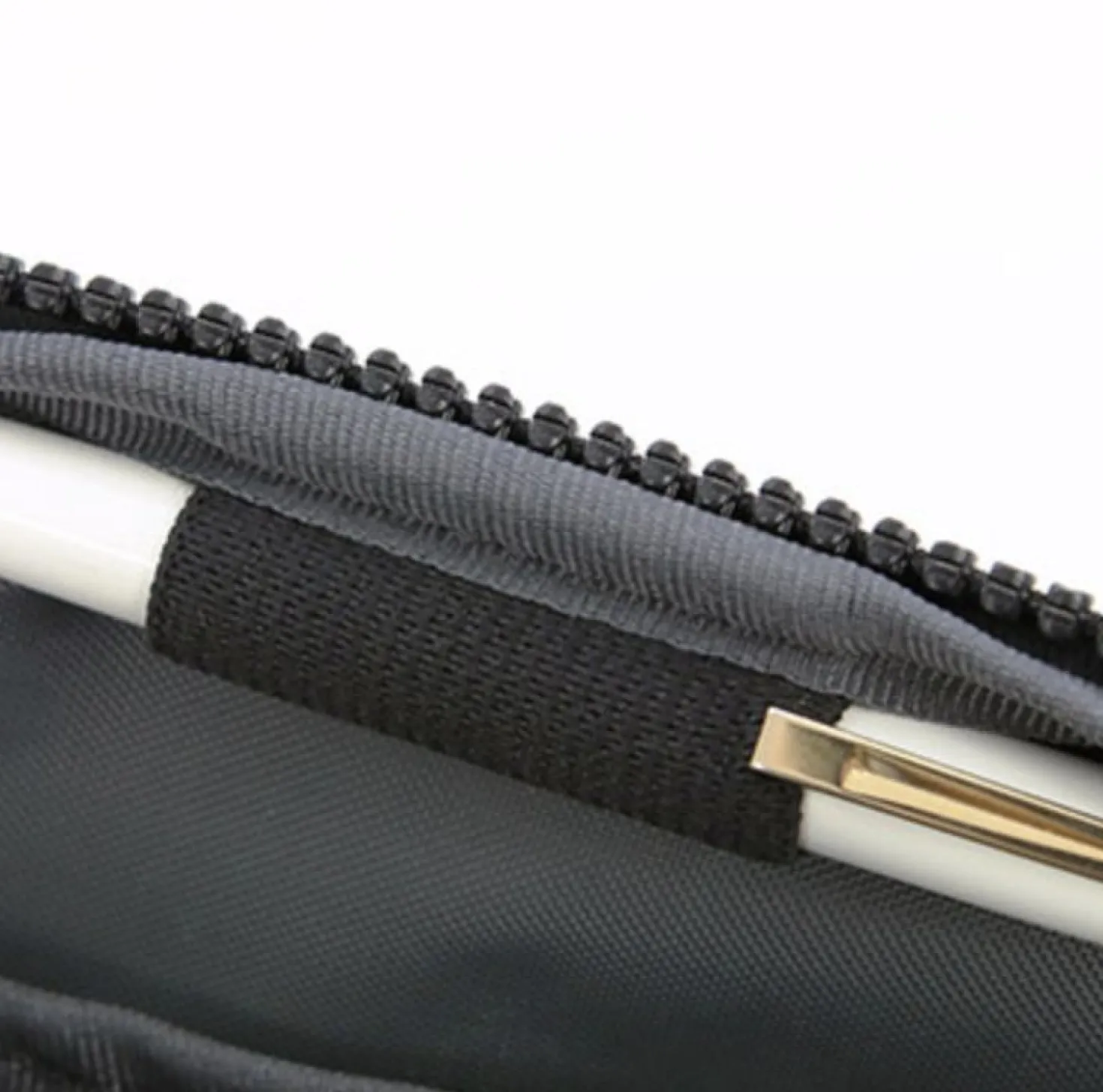 Voyager RFID-Blocking Passport Pouch